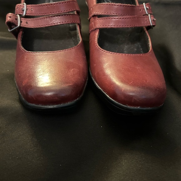 Clarks Bendables Raisin Purple Brown Leather Mary Jane Heels Shoes size 6 - Picture 3 of 10